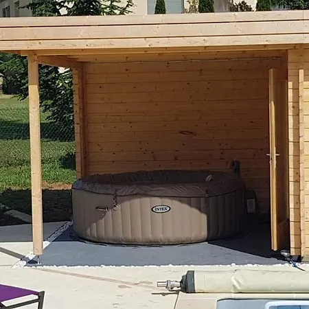 Spacieuse 4 Les Manoques فيلة